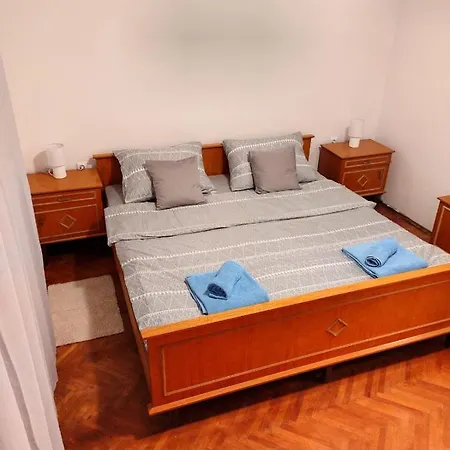 Aurora Apartman ザダル